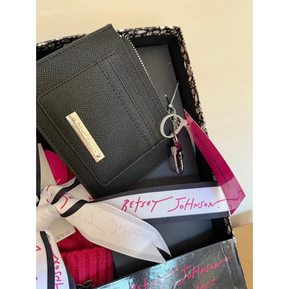 Betsey Johnson hat & wallet gift set Pink Black
